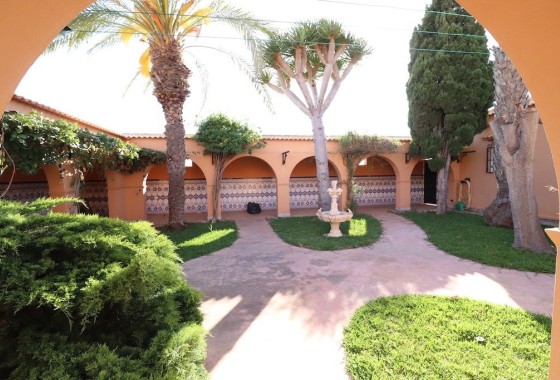 Sale - Villa -
Torrevieja - El chaparral