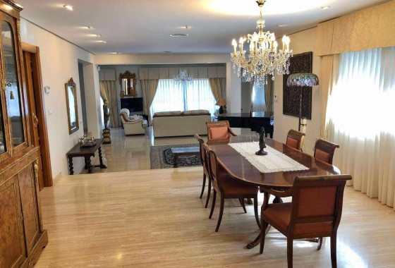 Venta - Chalet Independiente -
El Palmar