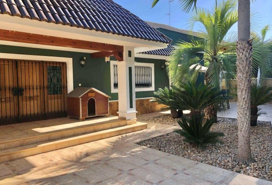 Venta - Chalet Independiente -
El Palmar