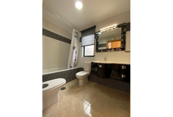 Venta - Chalet Independiente -
Roldan - Inland