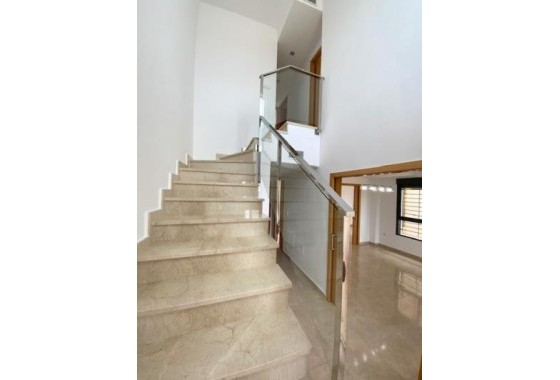 Venta - Chalet Independiente -
Roldan - Inland