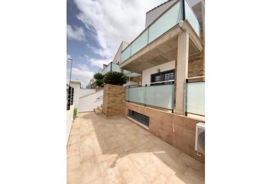 Venta - Chalet Independiente -
Roldan - Inland