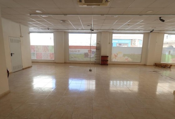 Herverkoop - Commercieel -
Torrevieja - Estacion de autobuses