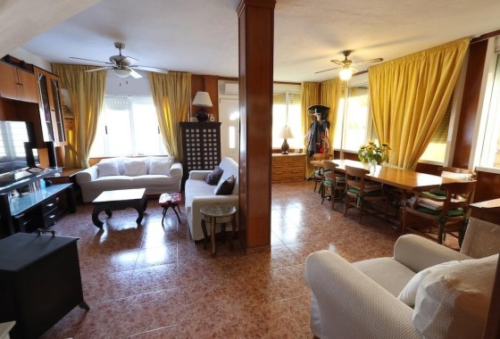 Herverkoop - Halfvrijstaande villa -
Torrevieja - Torretas