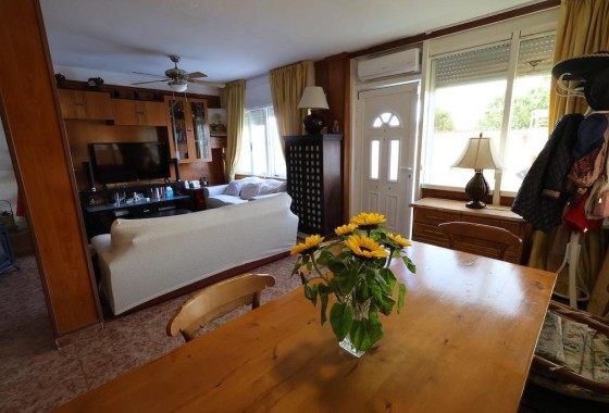 Herverkoop - Halfvrijstaande villa -
Torrevieja - Torretas