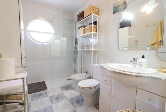 Herverkoop - Halfvrijstaande villa -
Torrevieja - Torretas