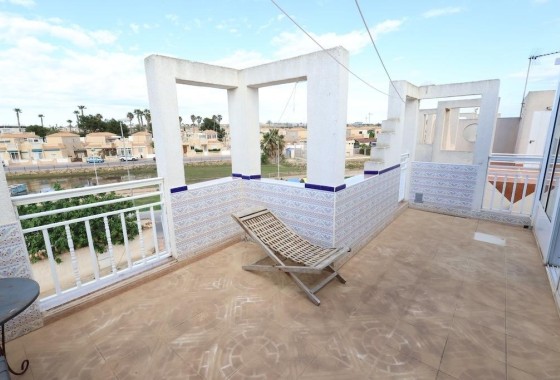 Herverkoop - Halfvrijstaande villa -
Torrevieja - Torretas