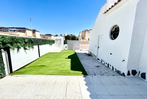 Venta - Casa de pueblo -
Punta Prima - Costa Blanca