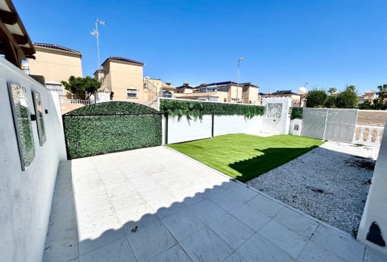 Venta - Casa de pueblo -
Punta Prima - Costa Blanca