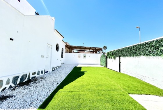 Venta - Casa de pueblo -
Punta Prima - Costa Blanca
