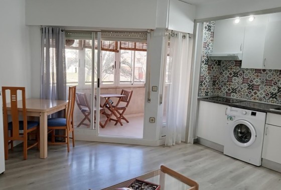 Herverkoop - Appartement / Flat -
Torrevieja - Habaneras