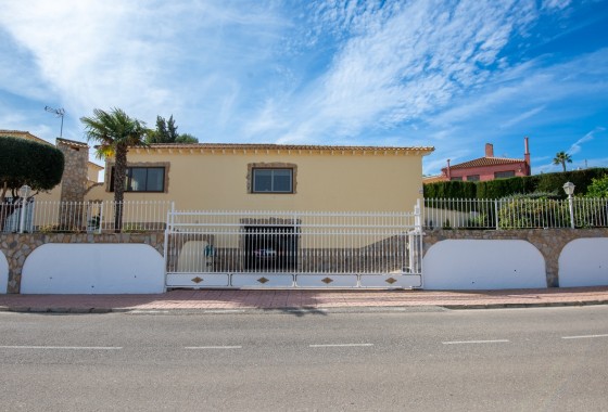 Resale - Freistehende Villa -
Algorfa