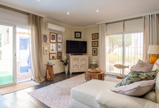 Resale - Freistehende Villa -
Algorfa