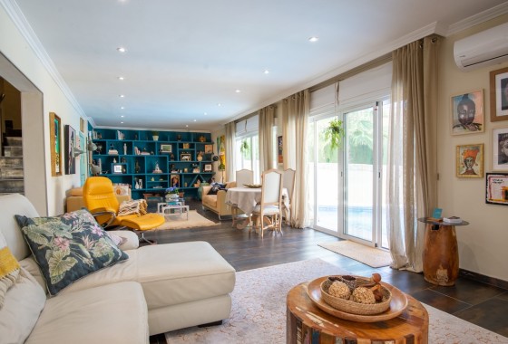 Resale - Freistehende Villa -
Algorfa