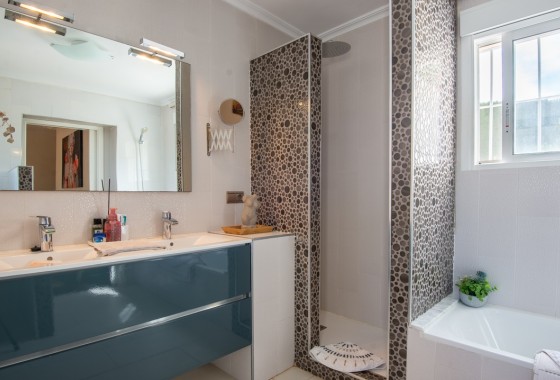 Resale - Freistehende Villa -
Algorfa