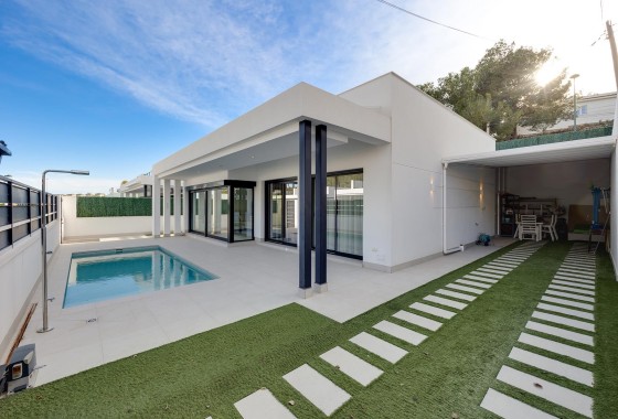 Venta - Chalet Independiente -
Pinar de Campoverde - Inland