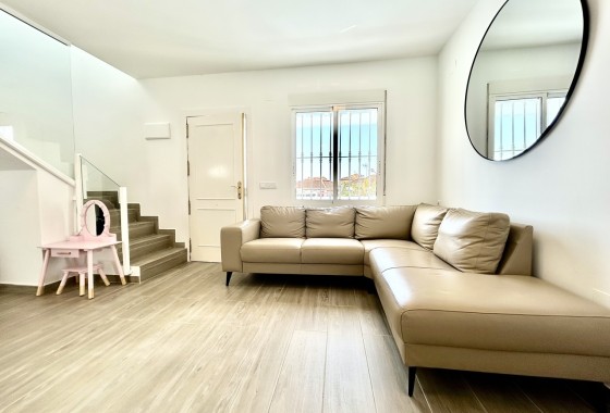 Herverkoop - Vrijstaande Villa -
Villamartín - Costa Blanca