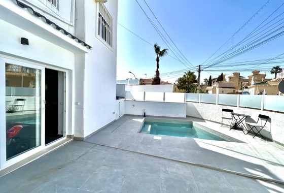 Herverkoop - Vrijstaande Villa -
Villamartín - Costa Blanca