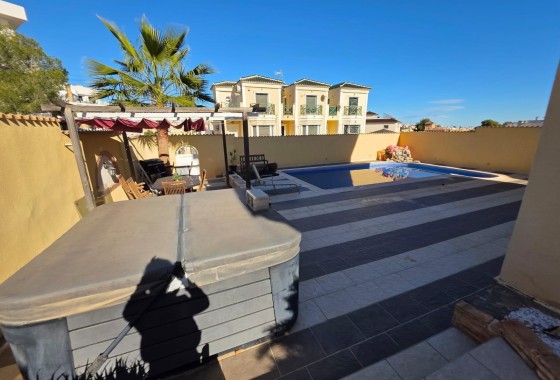Venta - Chalet Independiente -
Orihuela Costa - Villamartín-Las Filipinas