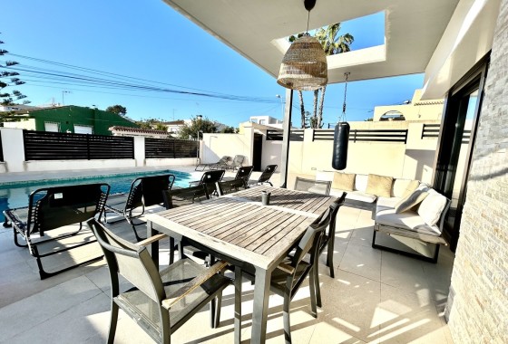 Herverkoop - Vrijstaande Villa -
Los Balcones - Los Altos del Edén - Costa Blanca