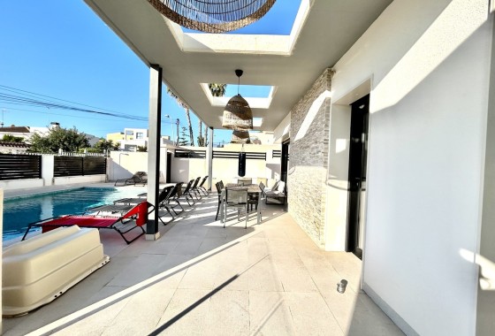 Herverkoop - Vrijstaande Villa -
Los Balcones - Los Altos del Edén - Costa Blanca