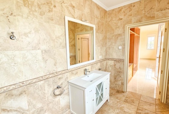 Resale - Freistehende Villa -
Cabo Roig