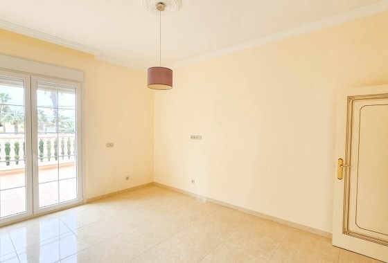 Resale - Freistehende Villa -
Cabo Roig