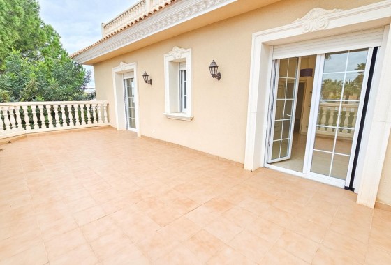 Resale - Freistehende Villa -
Cabo Roig