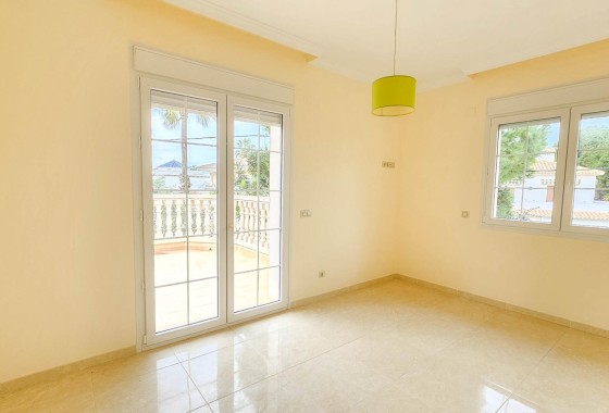 Resale - Freistehende Villa -
Cabo Roig