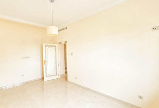 Resale - Freistehende Villa -
Cabo Roig