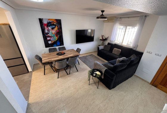 Herverkoop - Stadswoning -
Campoamor - Costa Blanca