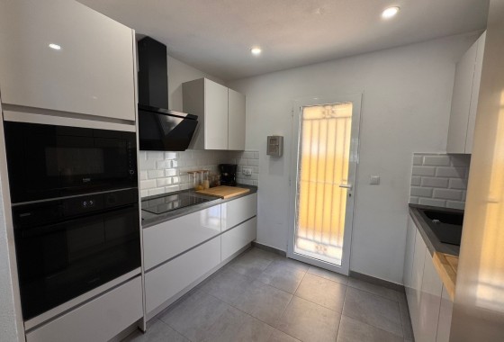 Herverkoop - Stadswoning -
Campoamor - Costa Blanca