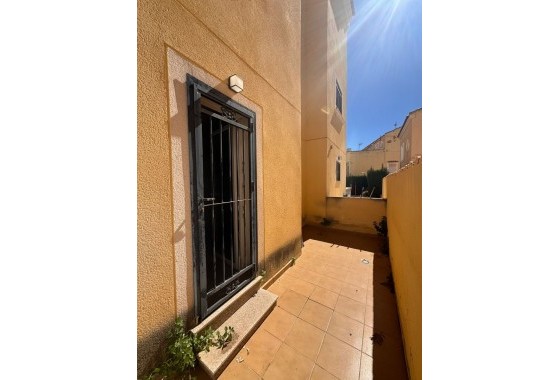 Herverkoop - Stadswoning -
Campoamor - Costa Blanca