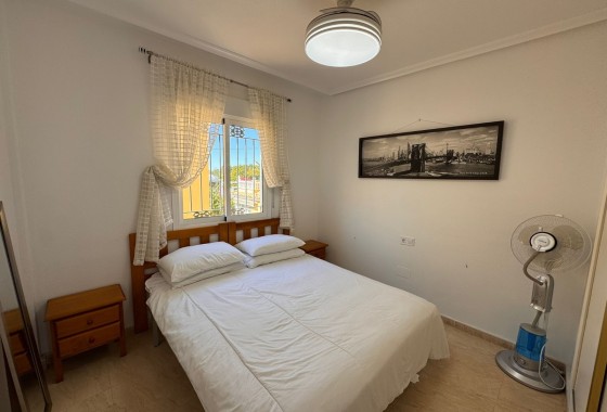 Herverkoop - Stadswoning -
Campoamor - Costa Blanca