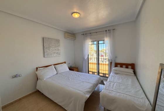 Herverkoop - Stadswoning -
Campoamor - Costa Blanca