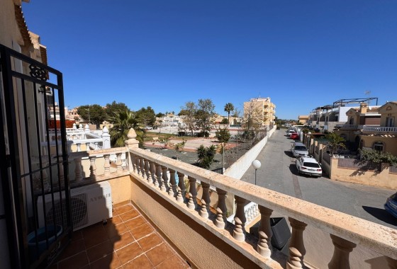 Herverkoop - Stadswoning -
Campoamor - Costa Blanca
