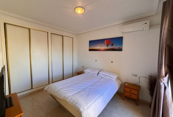 Herverkoop - Stadswoning -
Campoamor - Costa Blanca
