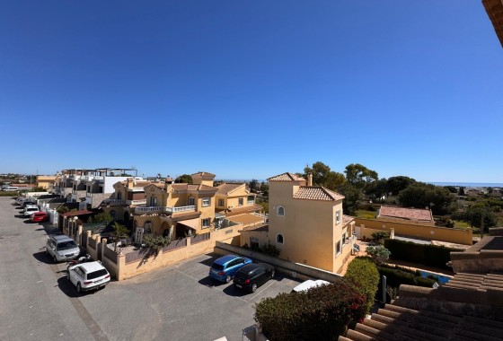 Herverkoop - Stadswoning -
Campoamor - Costa Blanca