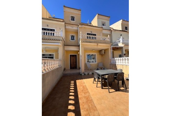 Herverkoop - Stadswoning -
Campoamor - Costa Blanca