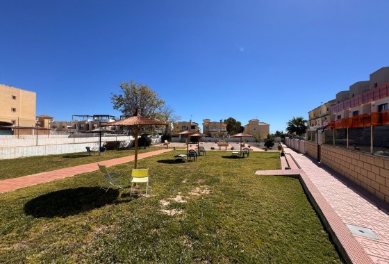 Herverkoop - Stadswoning -
Campoamor - Costa Blanca