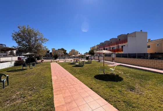 Herverkoop - Stadswoning -
Campoamor - Costa Blanca