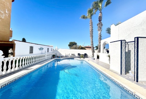 Herverkoop - Vrijstaande Villa -
Villamartín - Costa Blanca