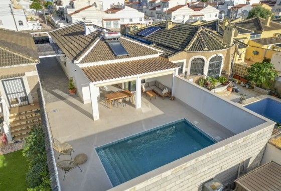 Sprzedaż - Willa wolnostojąca -
Torrevieja - Costa Blanca