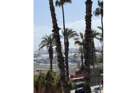 Wiederverkauf - Wohnung / Apartment -
Torrevieja