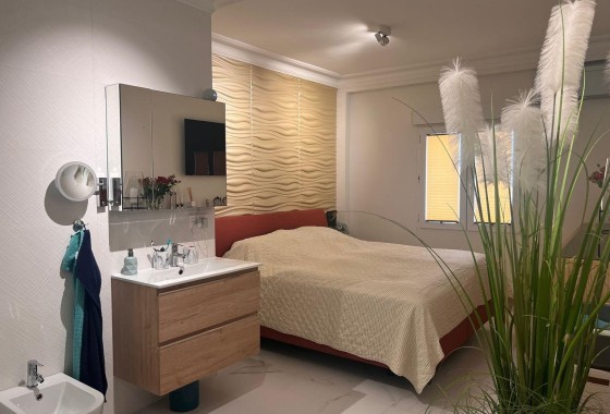 Wiederverkauf - Wohnung / Apartment -
Torrevieja
