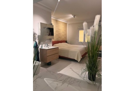 Wiederverkauf - Wohnung / Apartment -
Torrevieja