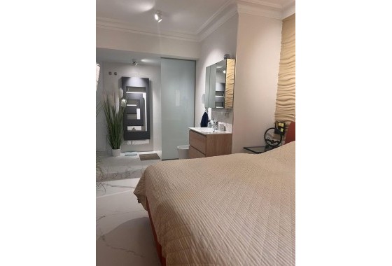 Wiederverkauf - Wohnung / Apartment -
Torrevieja