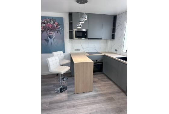 Sprzedaż - Apartament / Mieszkanie -
Torrevieja - Estacion de autobuses