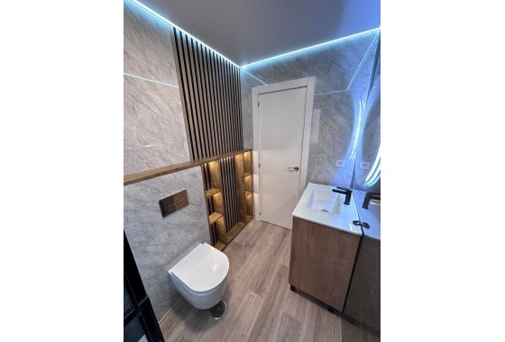 Sprzedaż - Apartament / Mieszkanie -
Torrevieja - Estacion de autobuses