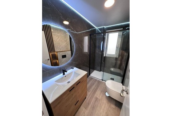 Sprzedaż - Apartament / Mieszkanie -
Torrevieja - Estacion de autobuses